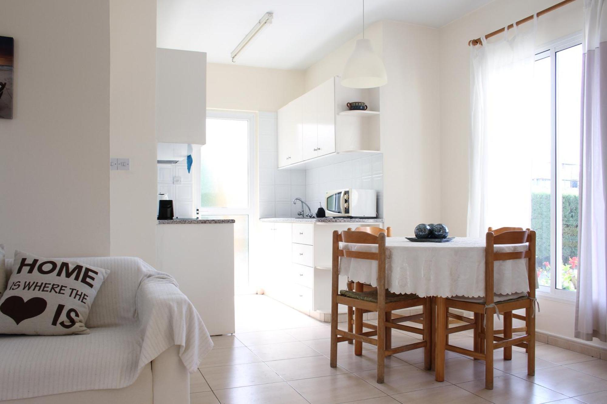 Constantia Gardens Apartments Paphos Rum bild